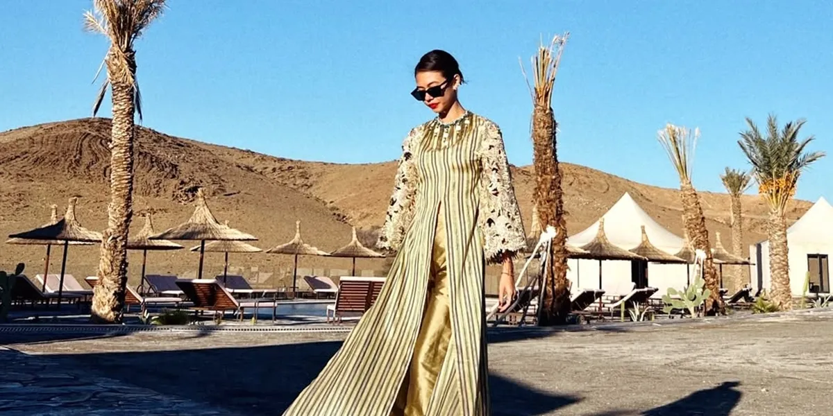 8 Portraits of Yuki Kato's Vacation in Morocco, Wearing Earth Tone Outfits in the Middle of the Desert
