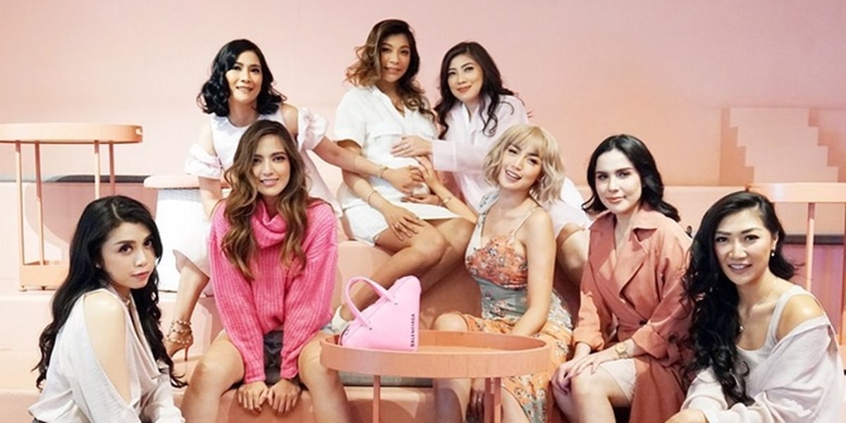 9 Girl Squad Styles of Nia Ramadhani When Attending Baby Shower, Cool and Compact in Pink