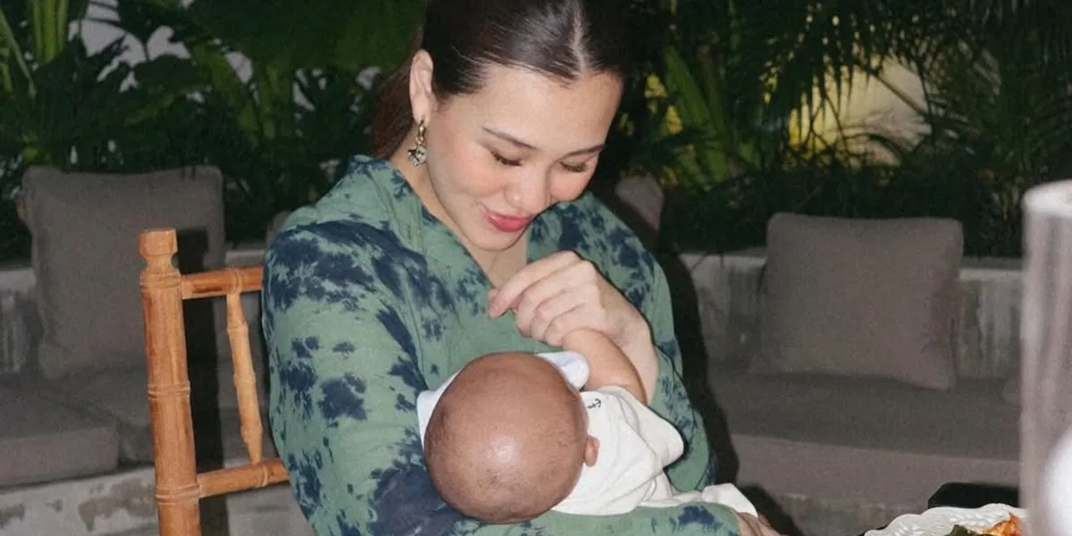 9 Photos of Aaliyah Massaid Holding Baby Arash, Still Stylish