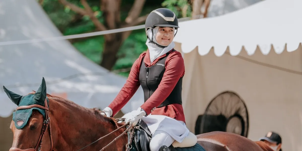 9 Portraits of Aisha Keem, Irfan Hakim's Beautiful Accomplished Equestrian Daughter