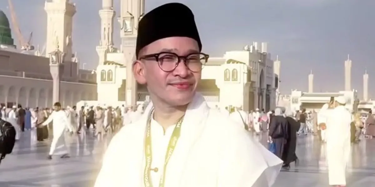 9 Photos of Ruben Onsu in the Holy Land for Umrah, Making the Most of His Time Enjoying Worship