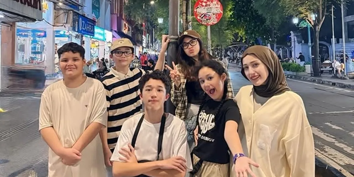 Adelia Invites Her Children to Vacation in Yogyakarta Without Pasha Ungu