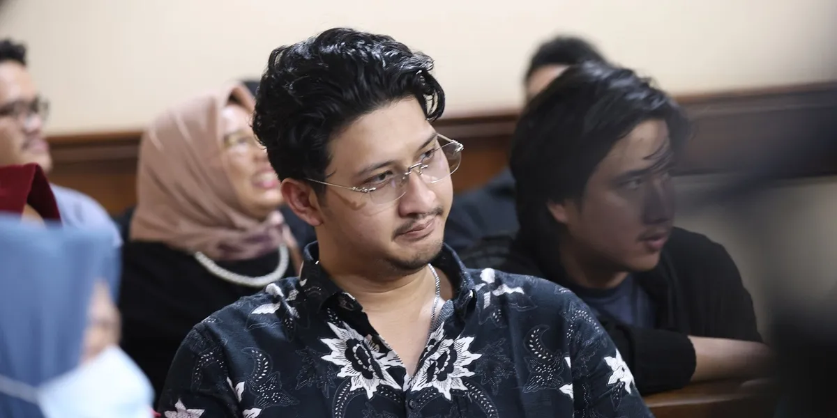 ? Aditya Zoni minta maaf atas kasus Ammar Zoni dan akui kakaknya tidak sempurna — sikap adik yang dewasa dan berani menghadapi situasi berat di depan publik bestie