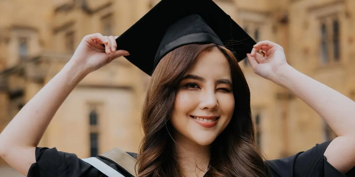 Agatha Chelsea Continues Her Master's Degree Abroad, Accepted by 4 Prestigious Universities