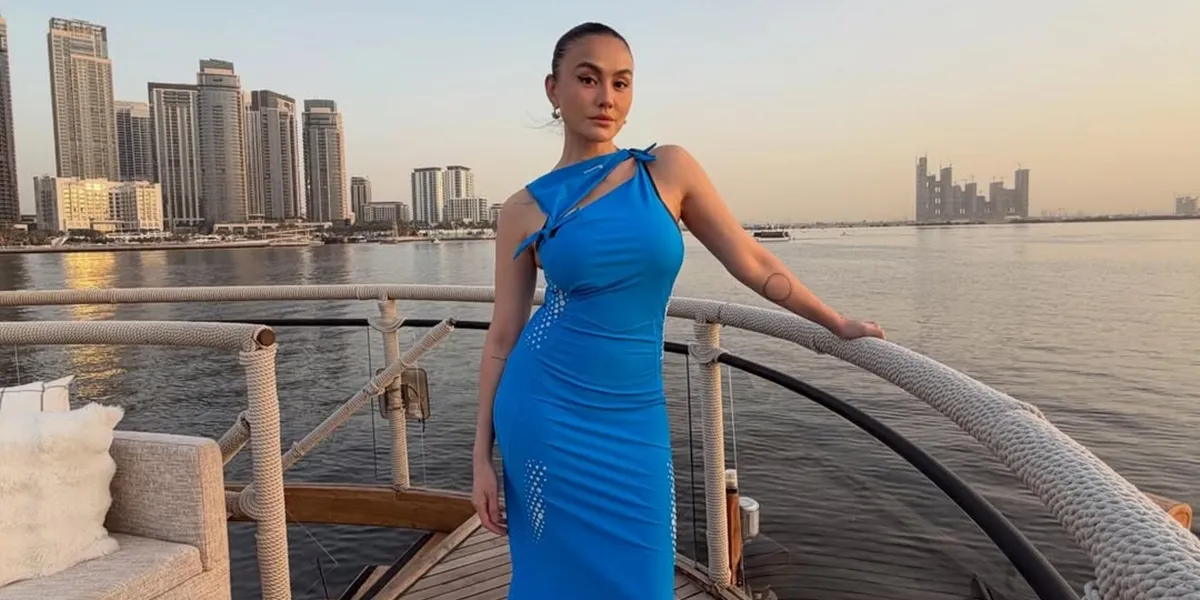 Agnez Mo Shows Body Goals While in Dubai, Beautiful in a Long Dress