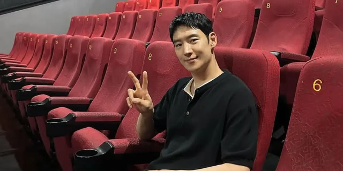 Ahjussi Feels Like Oppa, Lee Je Hoon is Getting Handsomer at Age Forty