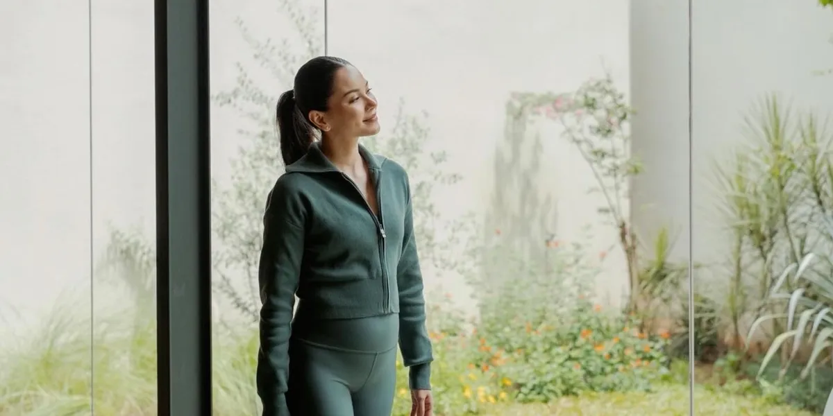 Alyssa Daguise Yoga in the Second Trimester of Pregnancy, Mom Shows Babybump