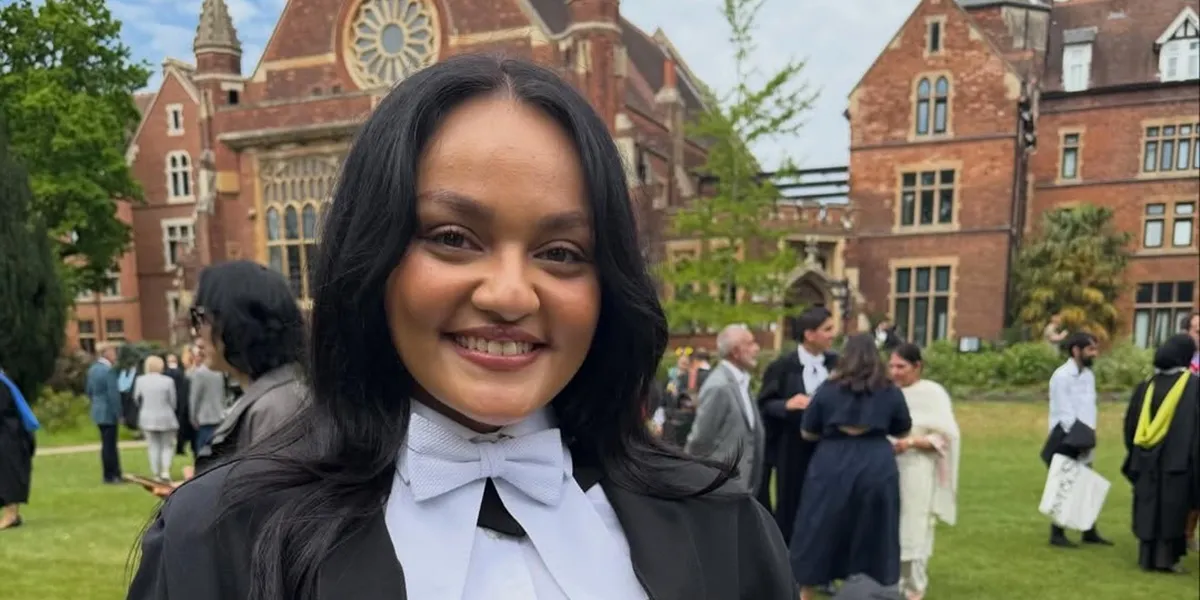 Ferdi Hasan's Child Graduates from Cambridge University, Achieves Best Distinction Graduation