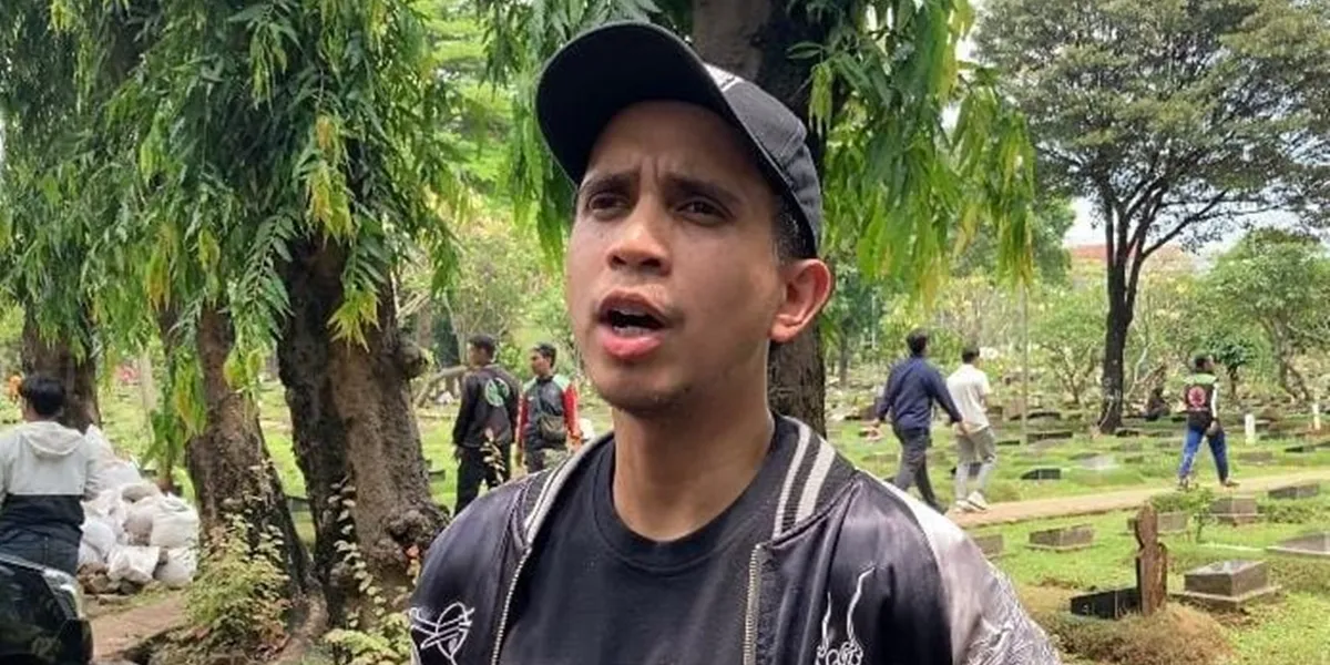 Andovi da Lopez Attends the Funeral of Affan Kurniawan Calls for Justice