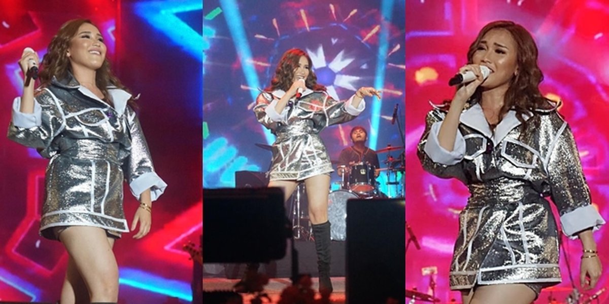 Ayu Ting Ting in Silver Metallic Costume, Beautiful Like Barbie