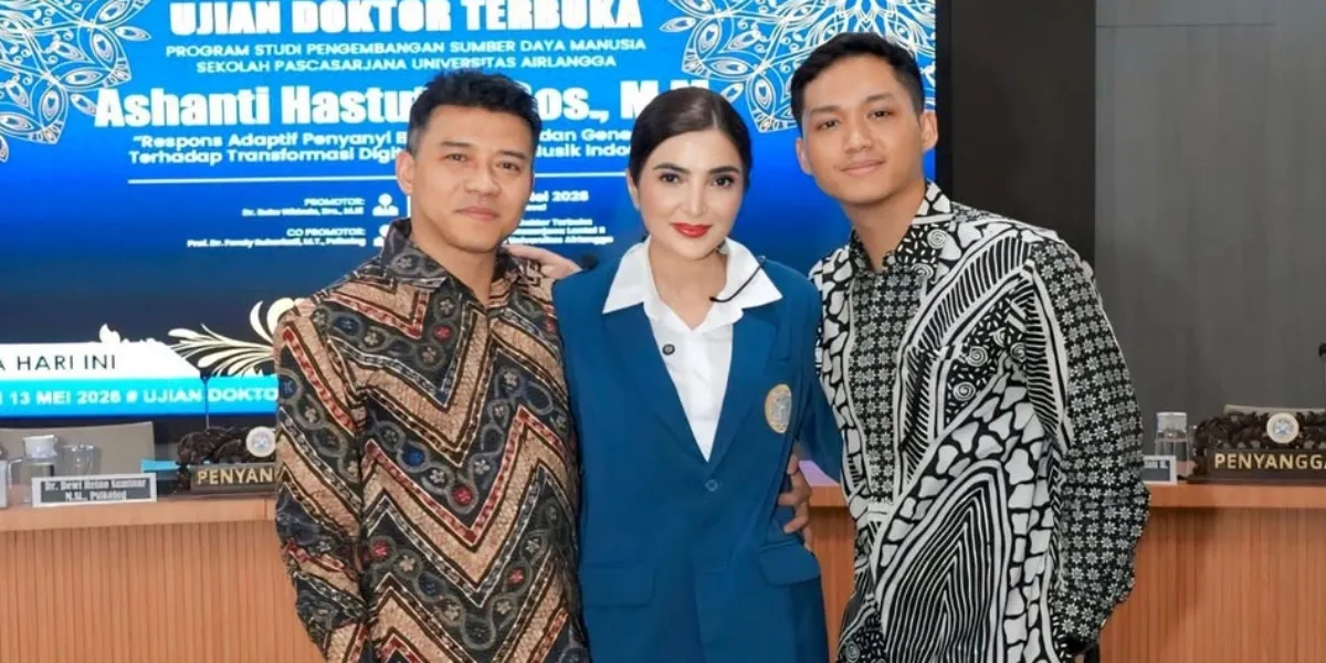 Azriel Hermansyah Happy to Graduate Together with Anang and Ashanty