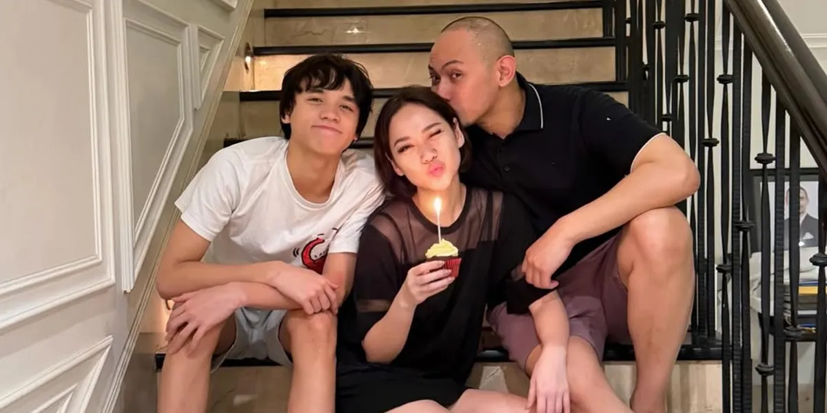 BCL Celebrates 43rd Birthday, Simple Celebration with Beloved Husband and Child