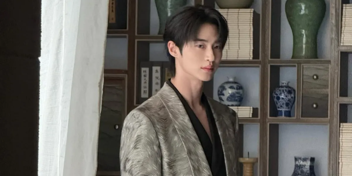Behind The Scene of Byeon Woo Seok Shirtless in 'PERFECT CROWN'