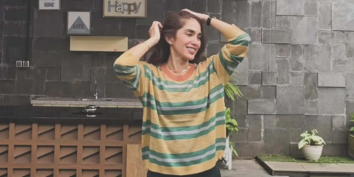 After Years of Hiatus, Ussy Sulistiawaty Finally Returns to Singing to Relieve Longing