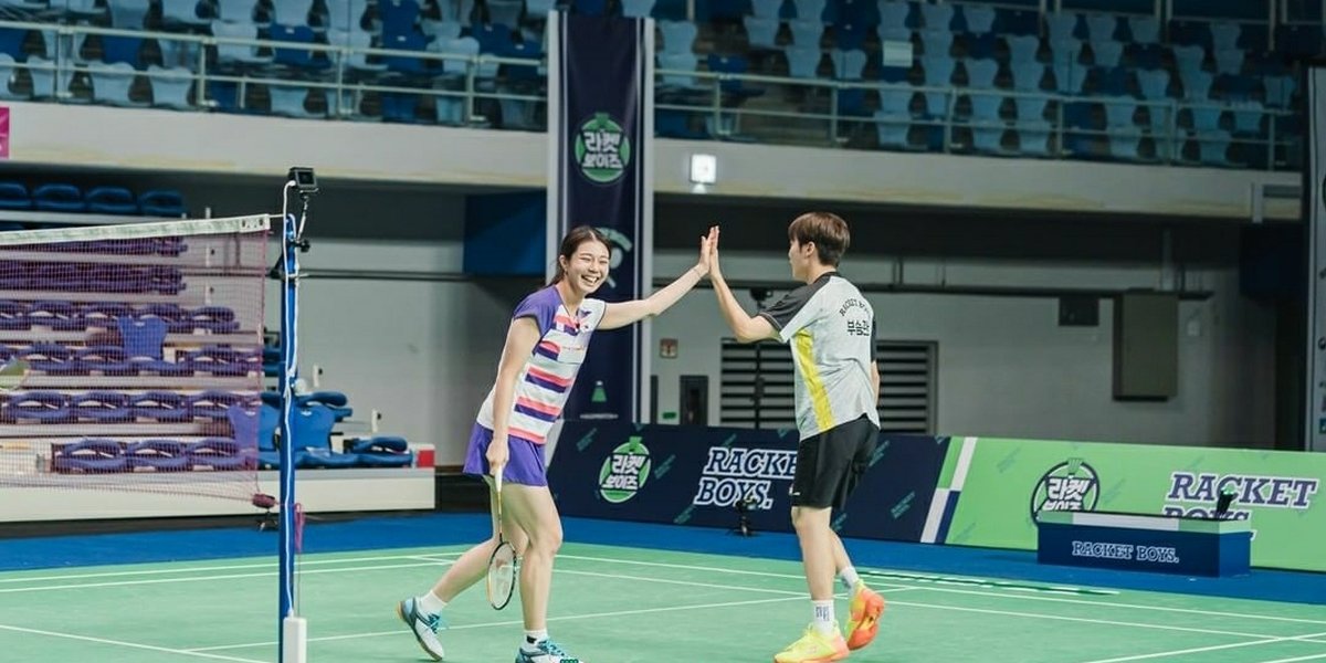 Star in the Racket Boys Program, Let's Take a Look at Seungkwan SEVENTEEN's Photos Playing Badminton with South Korean National Athletes!