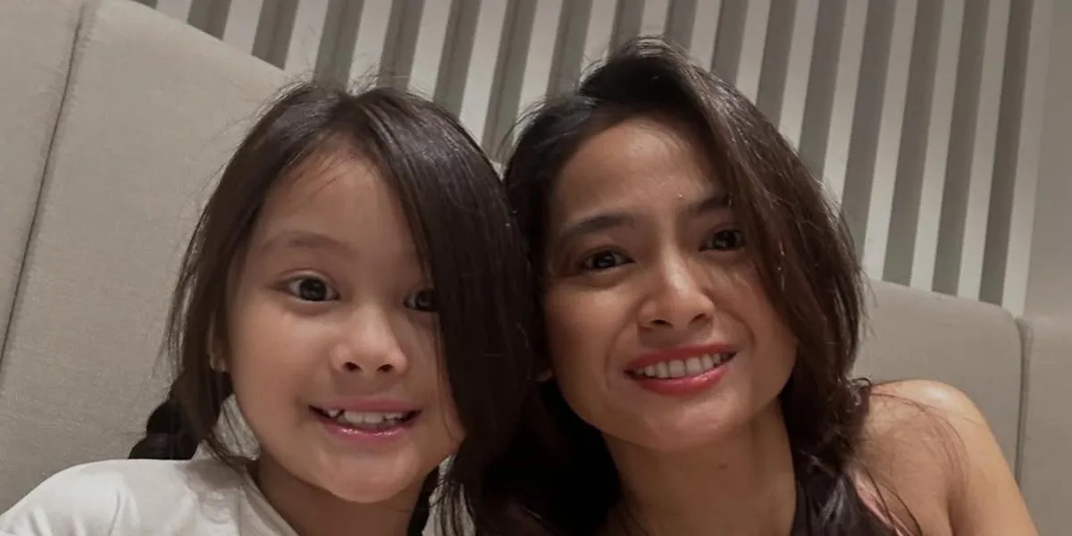 Brie's First Art Exhibition Makes Acha Septriasa Proud