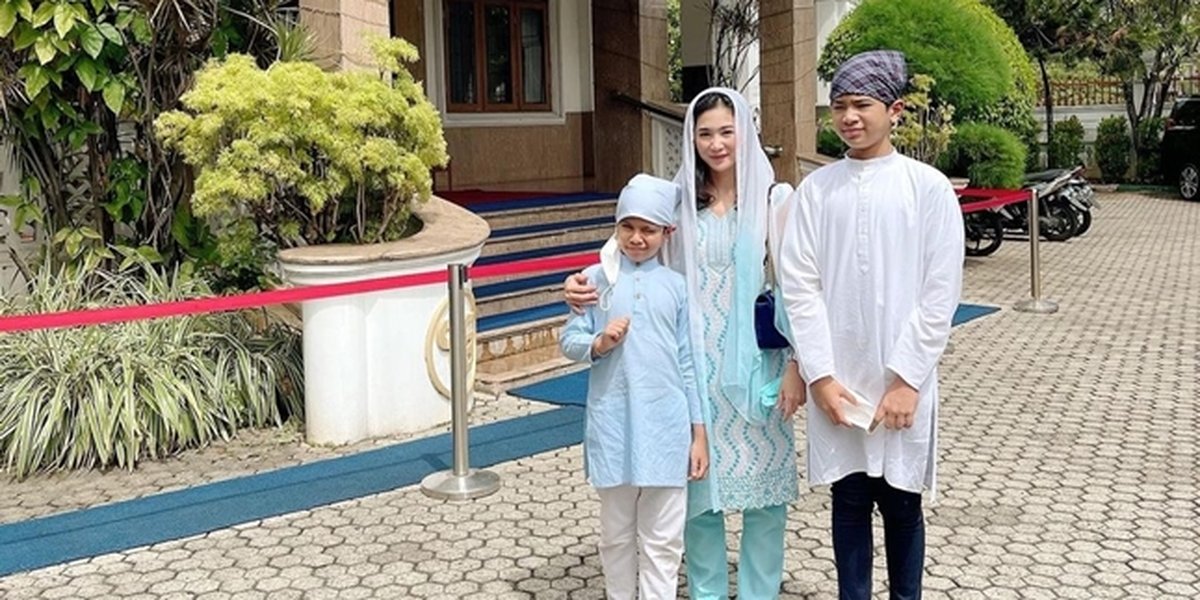 Bunga Zainal Wears a Headscarf While Taking Her Children to Worship, Reveals Her Family's Religion - Not Hindu But Sikh