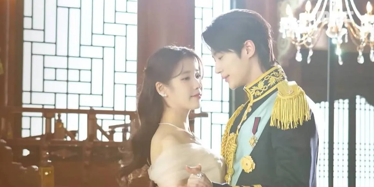 Byeon Woo Seok and Prince Outfit in PERFECT CROWN, Matching with IU