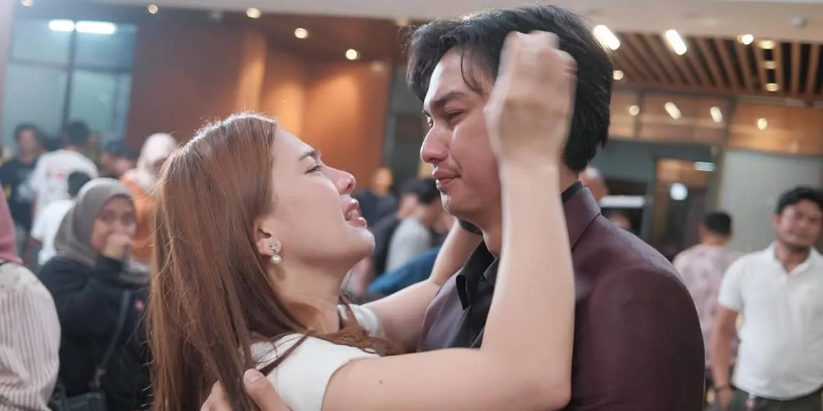 Caesar Hito Crying Hard at the Farewell of the Soap Opera 'Cinta Sedalam Rindu'