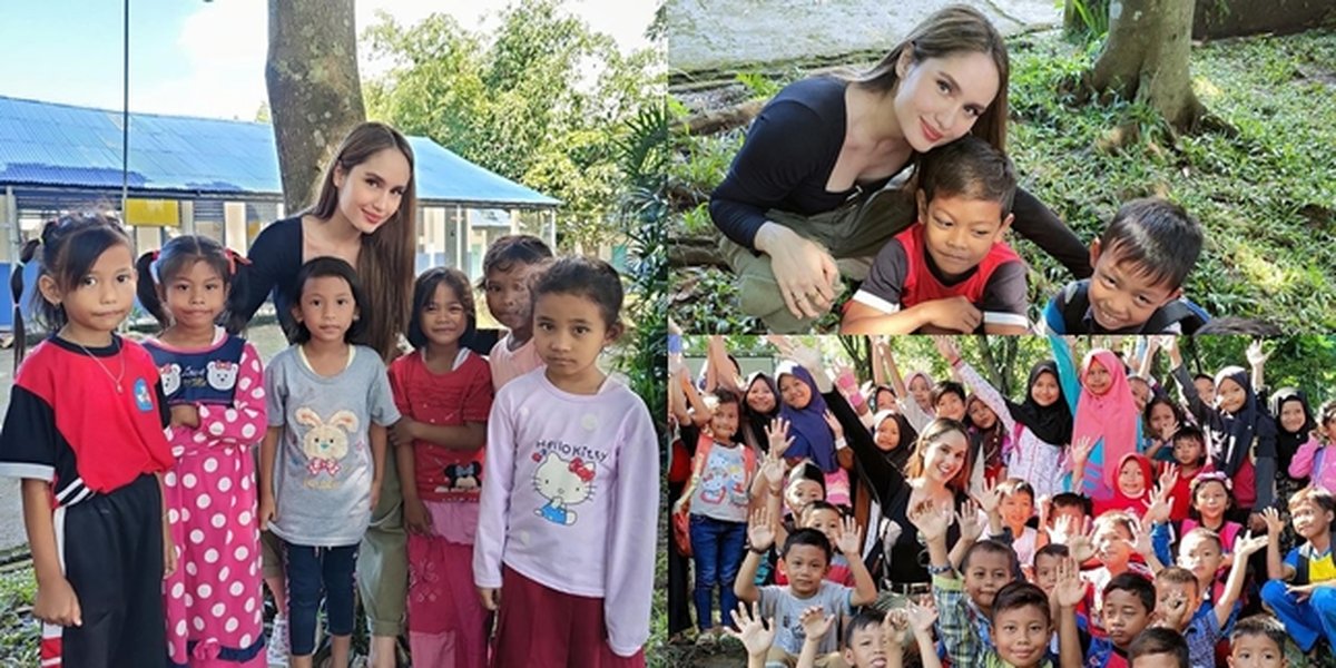 Beautiful and Has a High Social Spirit, 8 Portraits of Cinta Laura Visiting Her Family's School Foundation