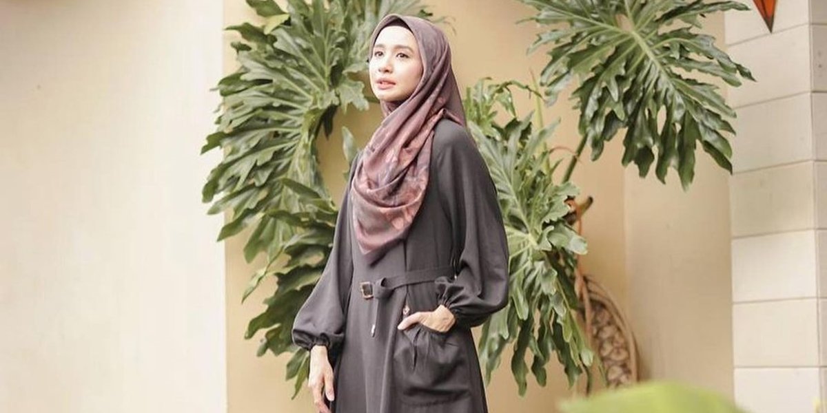 The Beauty of Laudya Cynthia Bella Wearing Hijab Syar'i, Her Gaze Soothing