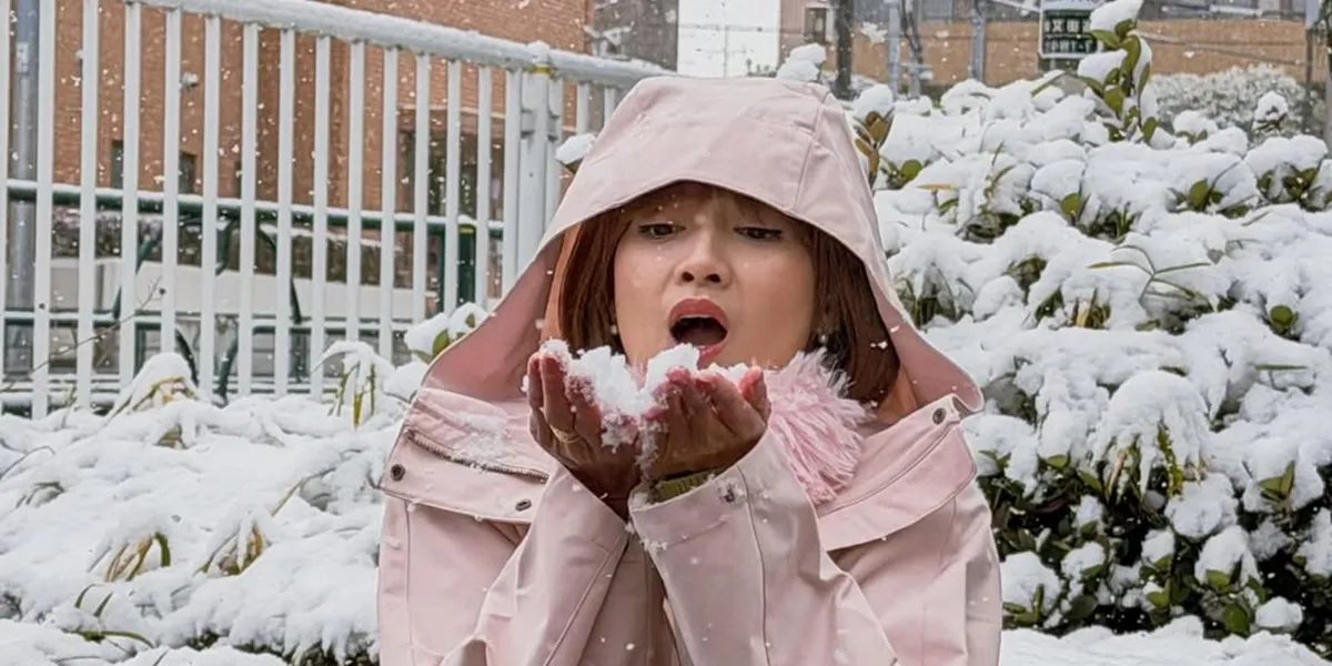 Chika Jessica Happy Playing Snow in Japan, Feels Like a Local