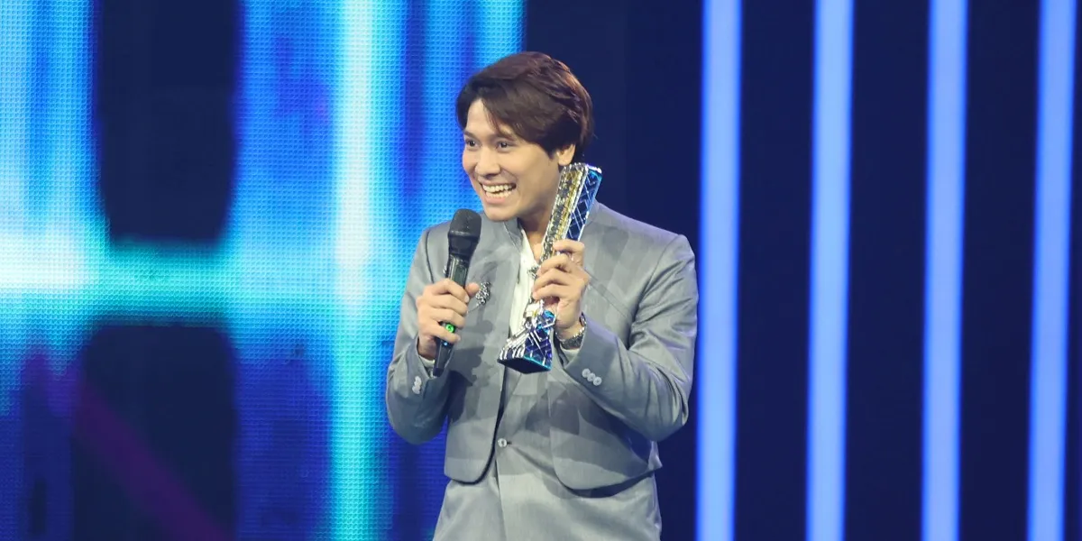 Receiving an Award Again, Rizky Billar: Every Time I Win an Award, I Add One More Child