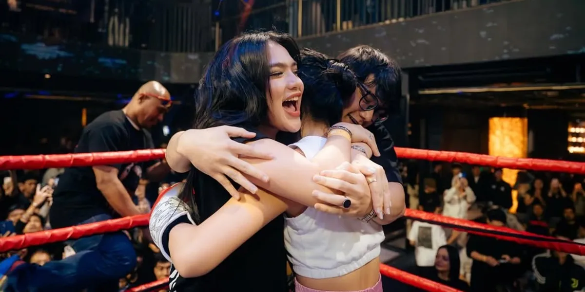 Davina Karamoy Accompanies Winona Karamoy in Boxing Match, The Younger Sister Becomes Champion
