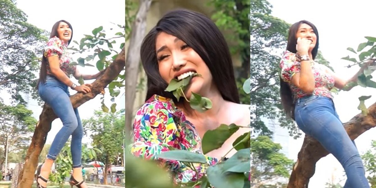 Lucinta Luna Climbs a Tree, Because of Jealousy from Her Lover