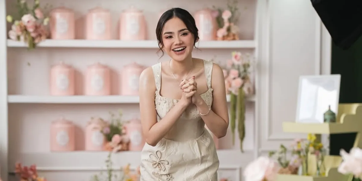 Details of Syifa Hadju's Appearance at the Bridal Luncheon, Radiating Bride Aura