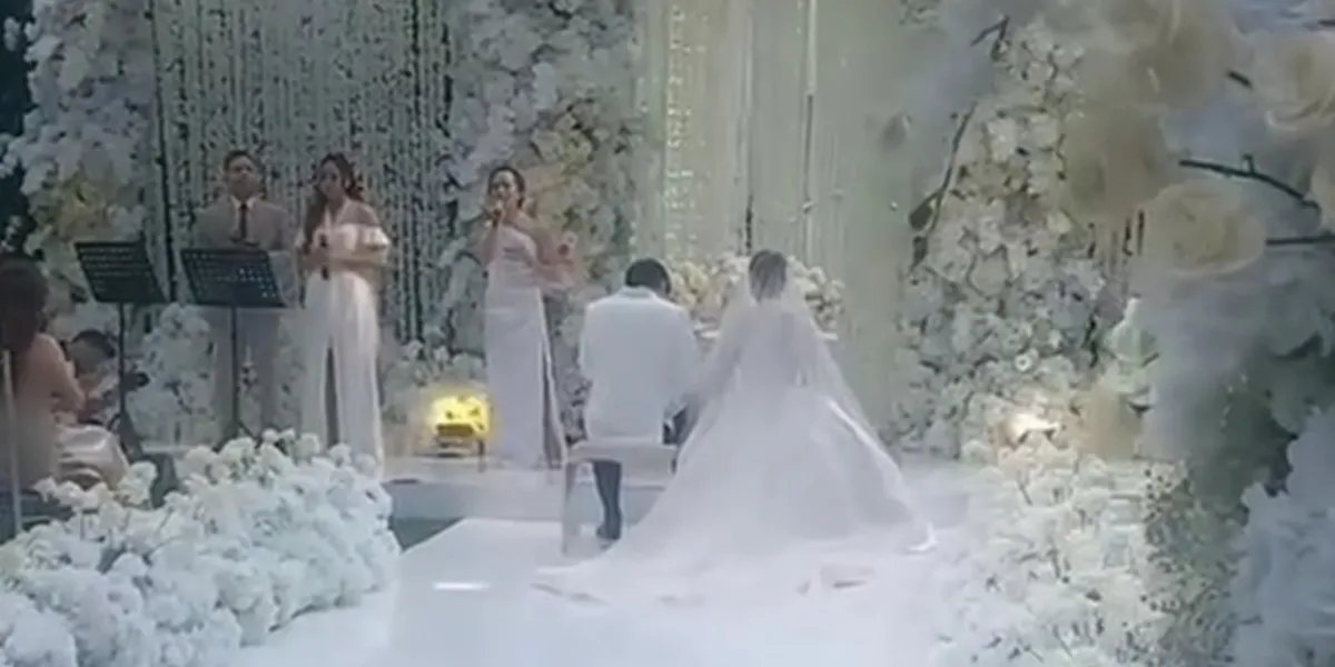 Moments Before the Wedding Blessing of Amanda Manopo, Kenny Austin Cries