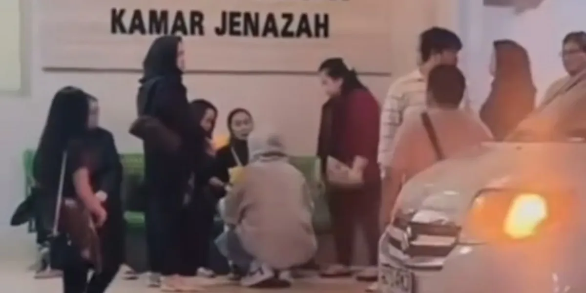 Touching Moments of Reza Arap Kneeling Before Mother Lula Lahfah