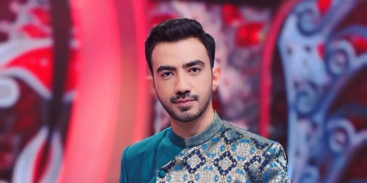 Moments Before Reza Zakarya Prepares to Be an Online Judge, There's an Earthquake, His Shock is Truly Natural