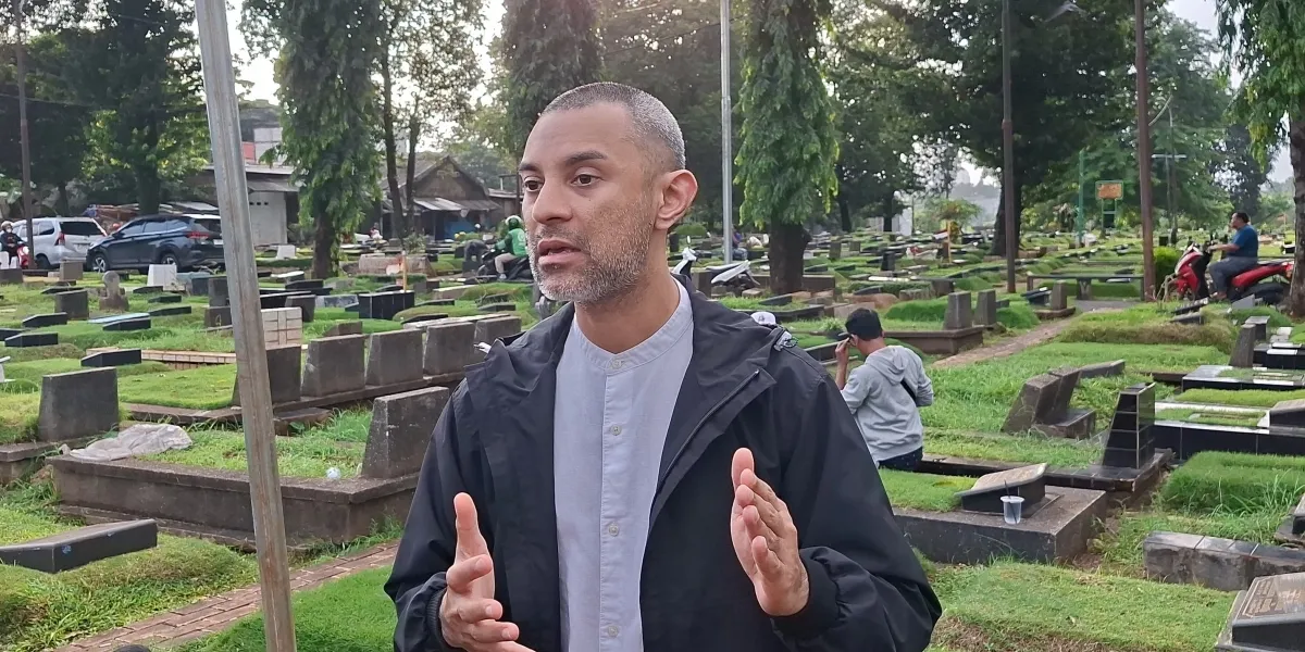 Didi Riyadi is Heartbroken, Hearing News of Lucky Widja's Death Right After Arriving in Madinah