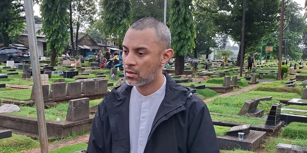 Didi Riyadi Prayed the Gaib Prayer Twice for Lucky Widja, Donated a Quran at Nabawi