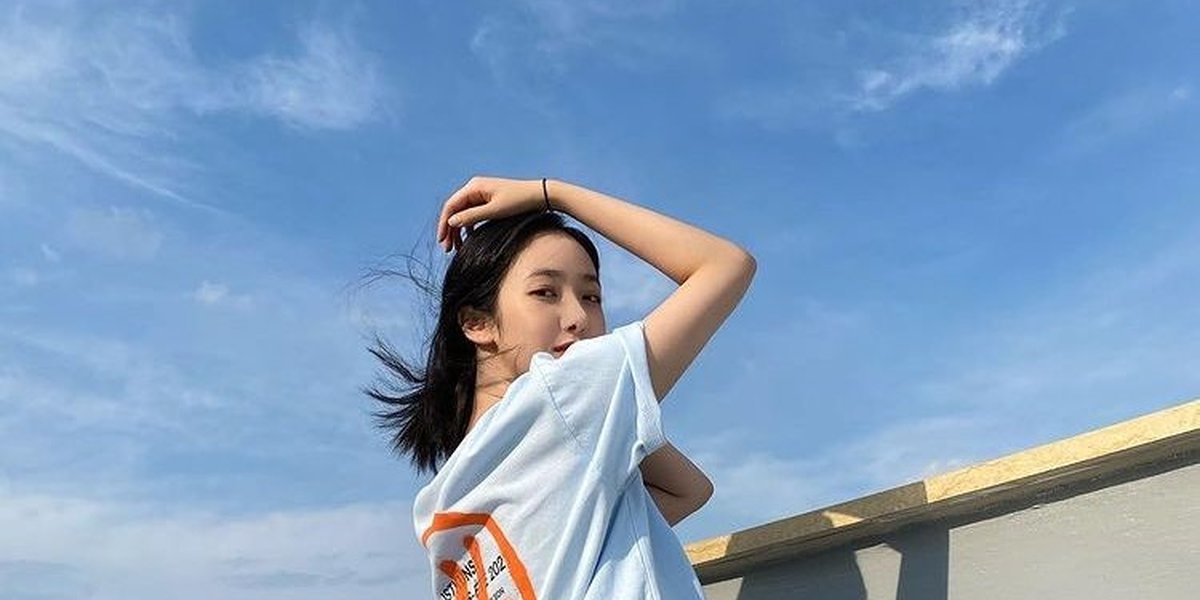 Guaranteed Not to Die Stylish, SinB's VIVIZ Poses with This Cool Sky Background and You Can Imitate It!