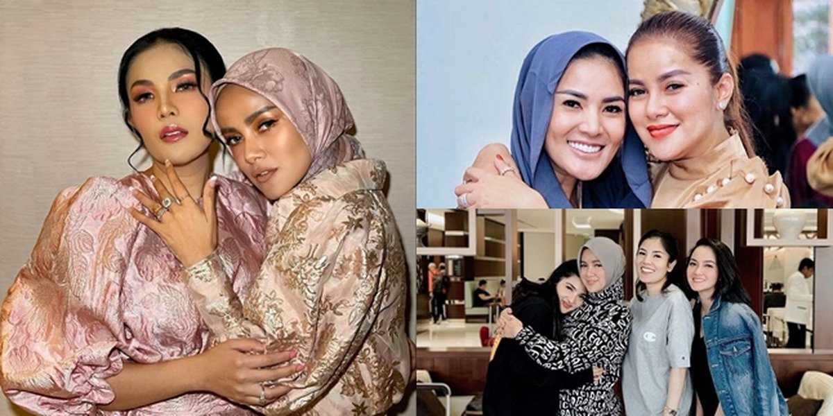 Reported to be Quarreling, 8 Warm Moments of Nindy Ayunda and Olla Ramlan - Classy Socialites who are Always Compact!