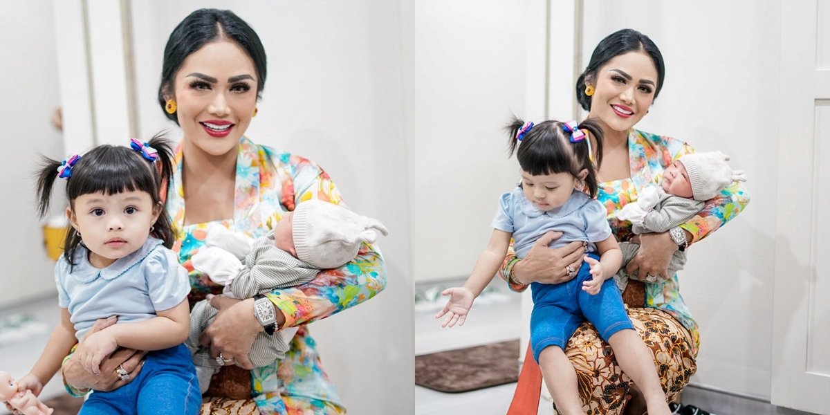 Blessed with Grandchild No. 2, Here are 8 Portraits of Kris Dayanti Taking Care of Baby Ameena and Azura - Beautiful Grandma Stays Forever Young