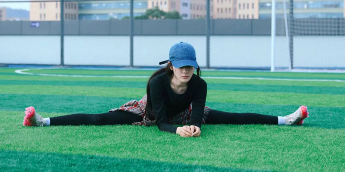 Dilraba Dilmurat's Total Commitment to Training for KUNG FU SOCCER, Photos on the Field Become the Spotlight