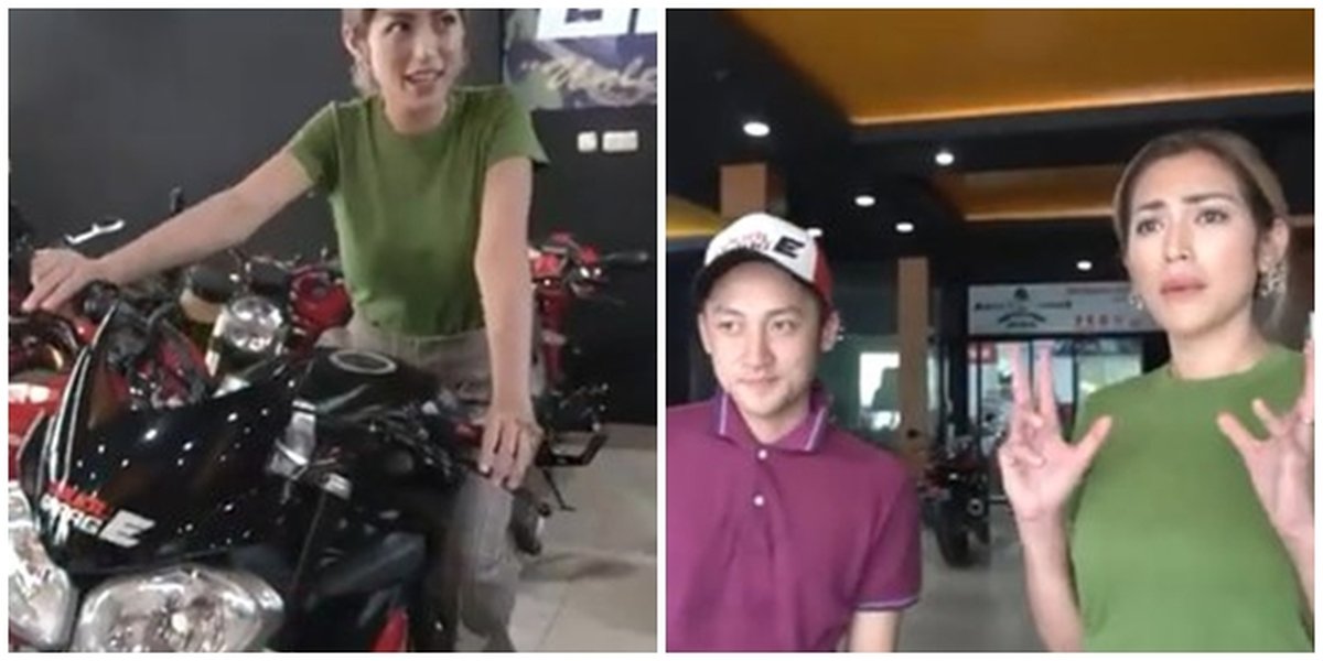 Called a Parasite by Her Brother, Here are 6 Pictures of Jessica Iskandar Buying Richard Kyle a Motorcycle Worth 223 Million Rupiah