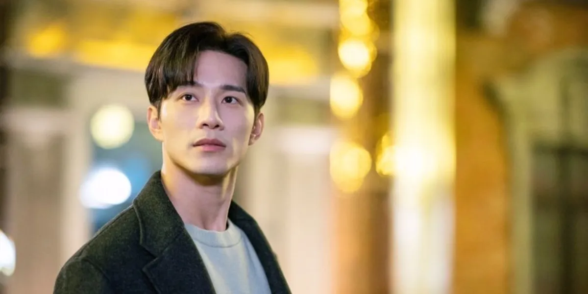 Chinese Drama about Half-Humans Trapped in a Modern and Secretive Life