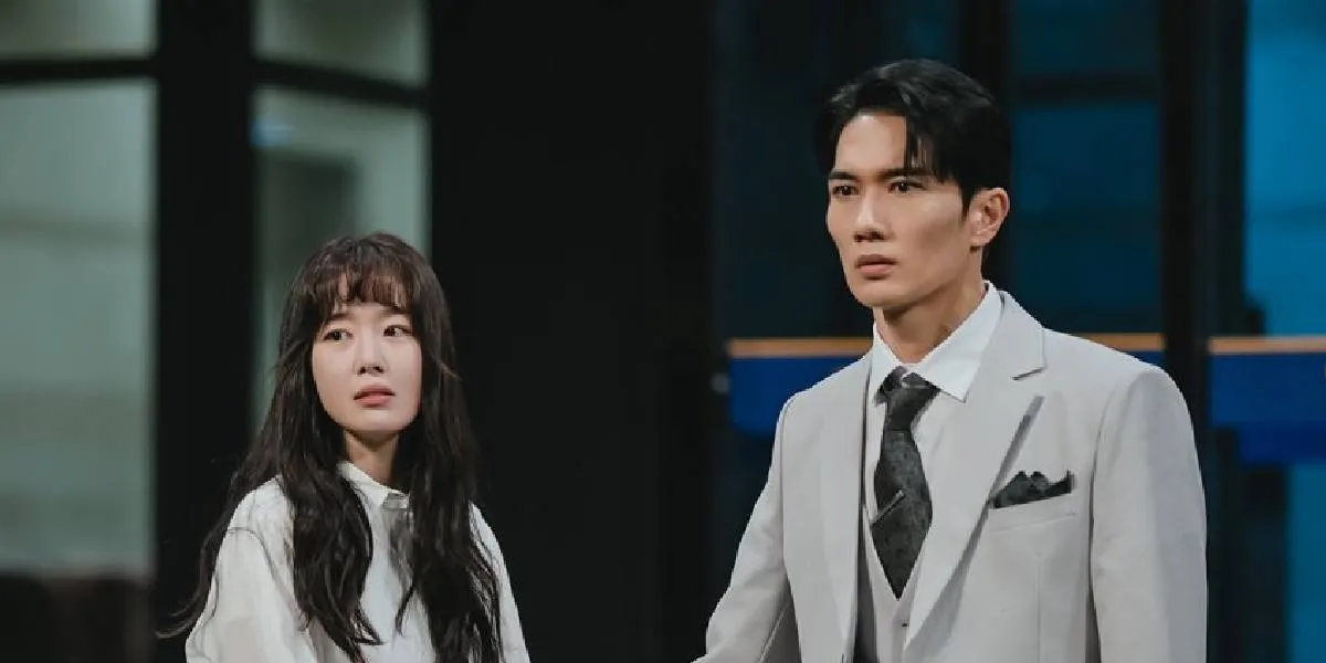 Korean Dramas About Accidental Encounters Leading to Being Trapped in a Mafia Gang on the Run