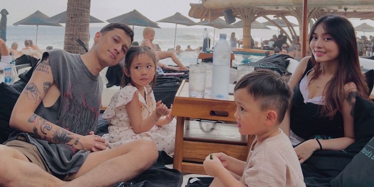 Formerly Unwilling to Go on Vacation, Check Out 8 Photos of Bimo Picky Picks and Irene Agustine's Fun Family Vacation in Bali!