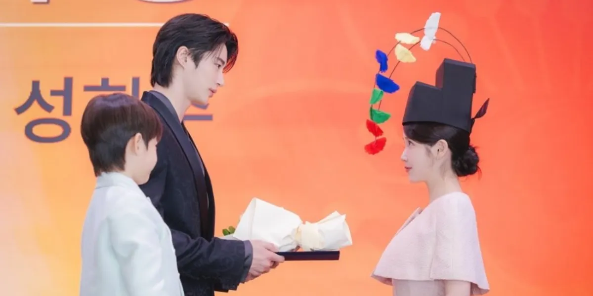 Easter Eggs in 'PERFECT CROWN' Episodes 1 & 2, IU's Ceremonial Hat - Byeon Woo Seok's Painting Collection