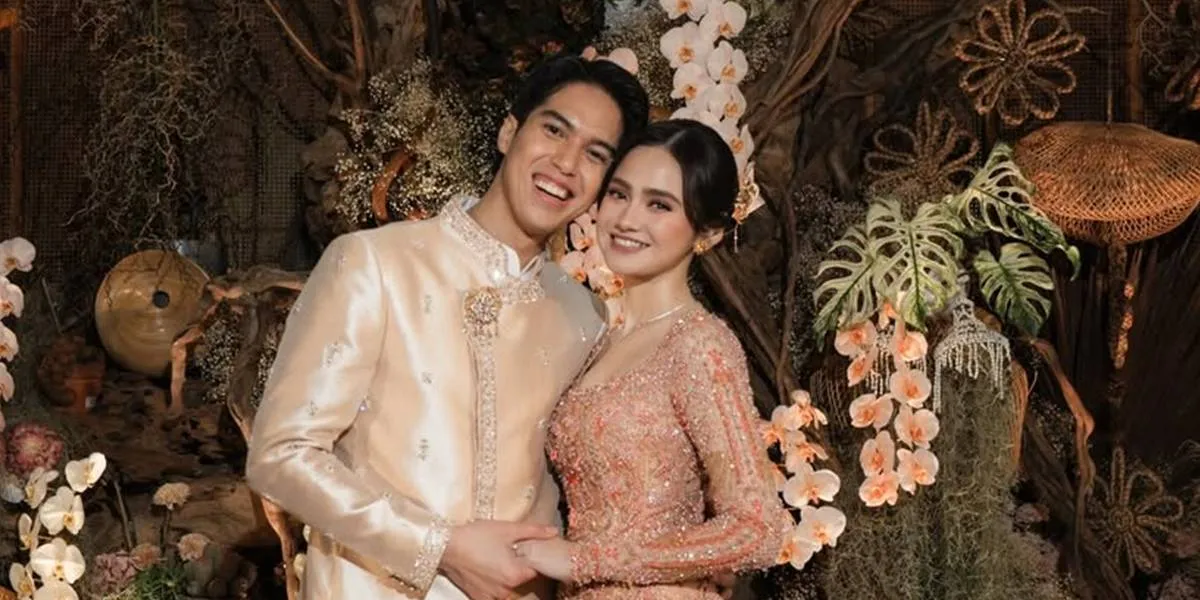 El Rumi and Syifa Hadju Official Engagement, Here’s the Sweet Moment with Family