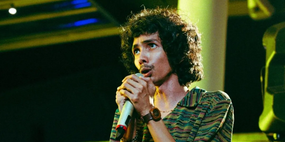 Enau Closes the 'Ngamen Sesi Potret 2026' Tour with 8 Hours of Nonstop Singing in Jakarta