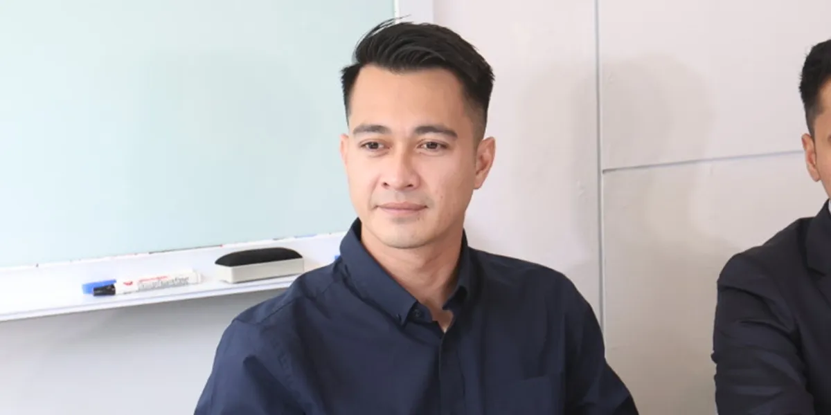 Eza Gionino Denies Domestic Violence and Third Party as Causes of Divorce 