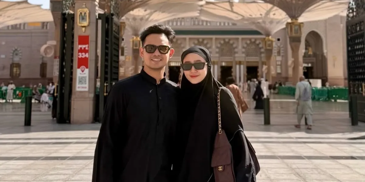 Febby Rastanty Observes Ramadan Fasting in the Holy Land, Praises the Serene Atmosphere