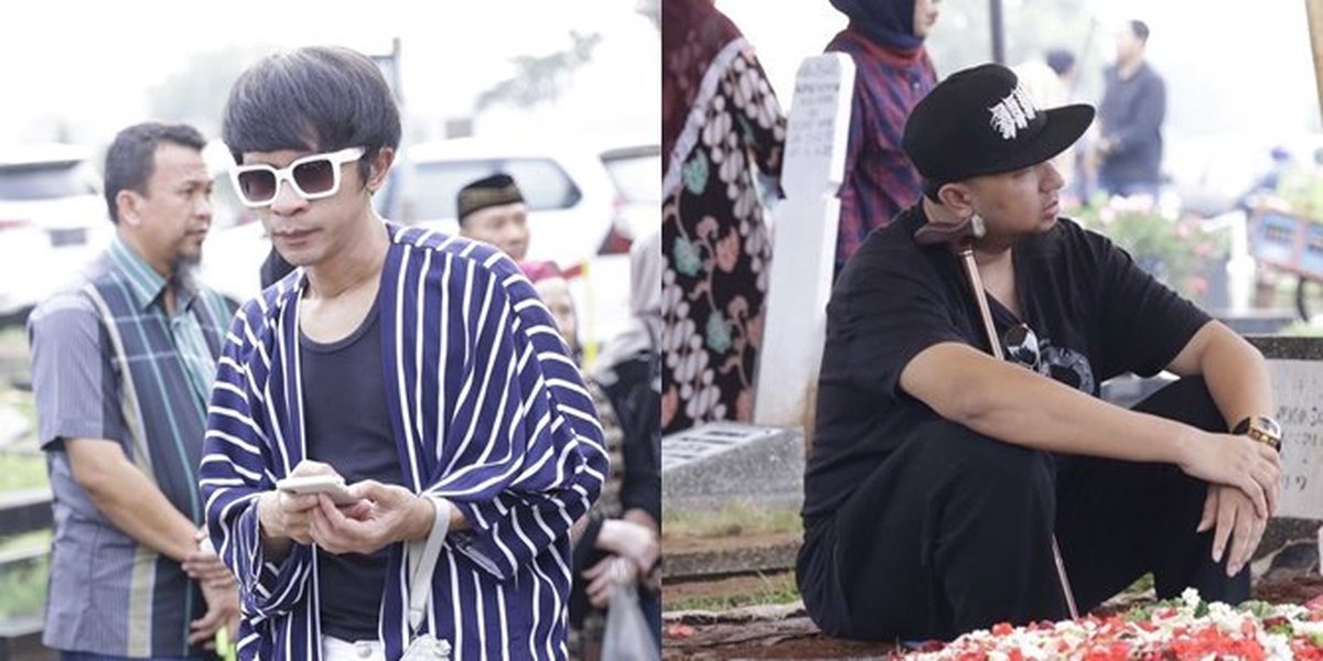 Photo of Aming and Anggy Umbara at Nirina Zubir's Mother's Funeral