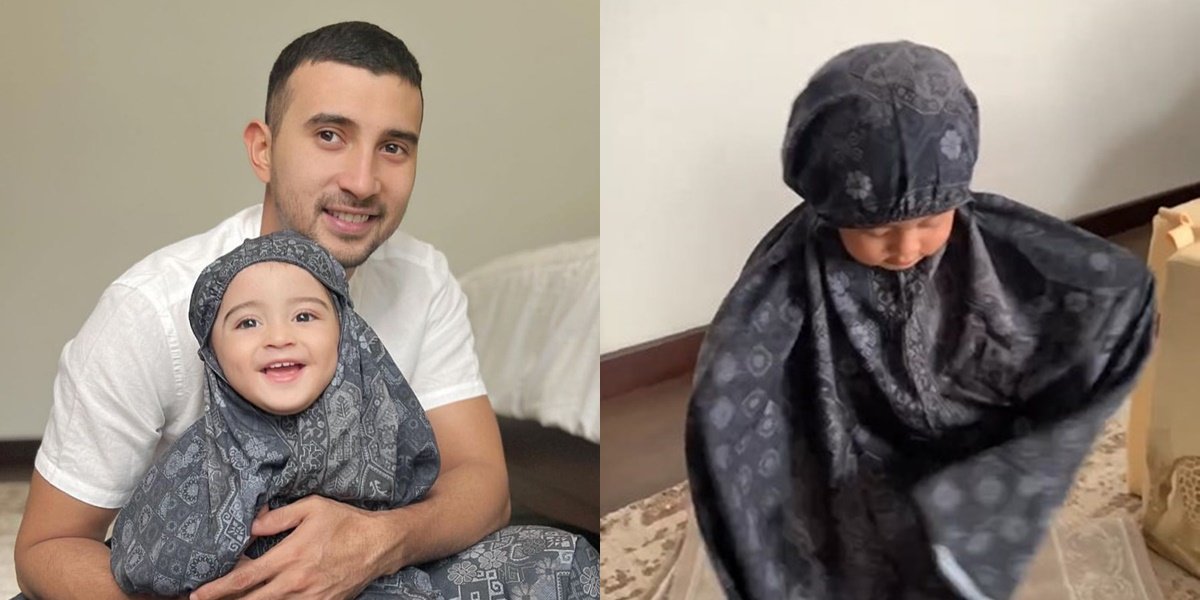 Photo of Baby Guzel, Ali Syakieb and Margin's Child, Wearing a Prayer Robe, Touching Because She Wants to Learn to Pray